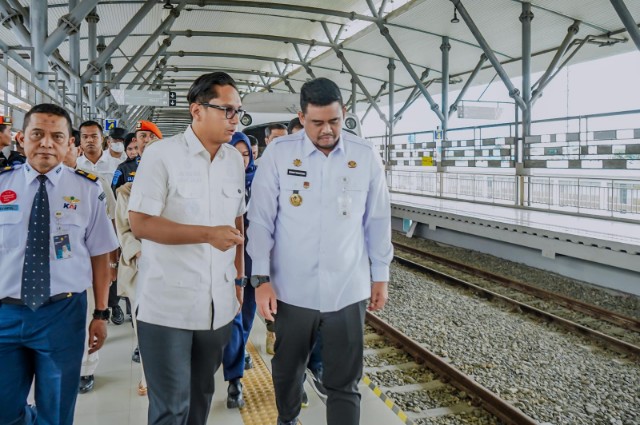 Cek Kesiapan Pelayanan Mudik Natal dan Tahun Baru, Rico Waas Bersama Bobby Nasution Tinjau Stasiun Medan