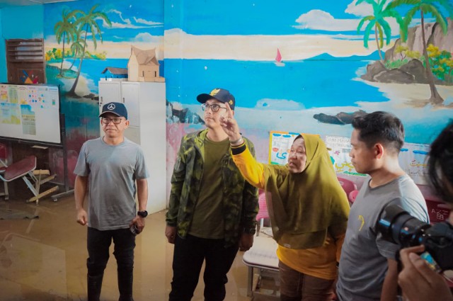 Wali Kota & Wakil Wali Kota Medan Tinjau SDN 066429 Yang Masih Terendam Banjir, Perbaikan Sekolah dan Drainase Akan Segera Dilakukan