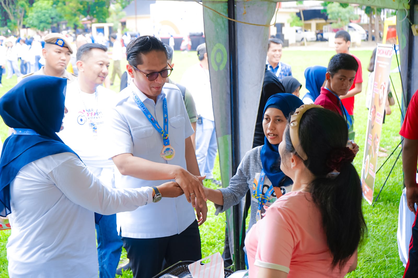 Peringati HDI Tahun 2025, Rico Waas Tanamkan Kepercayaan Diri Bahwa Setiap Manusia Adalah Sama