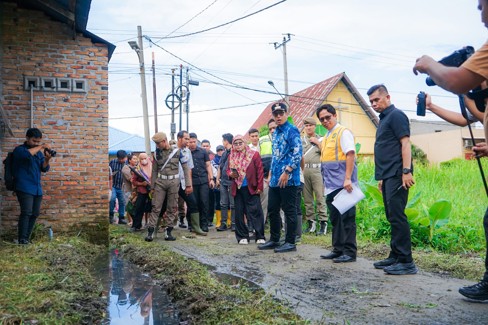 Wali Kota Medan Tinjau Tiga Ruas Jalan di Medan Marelan, Rico Waas : Minggu Depan Langsung Kita Perbaiki