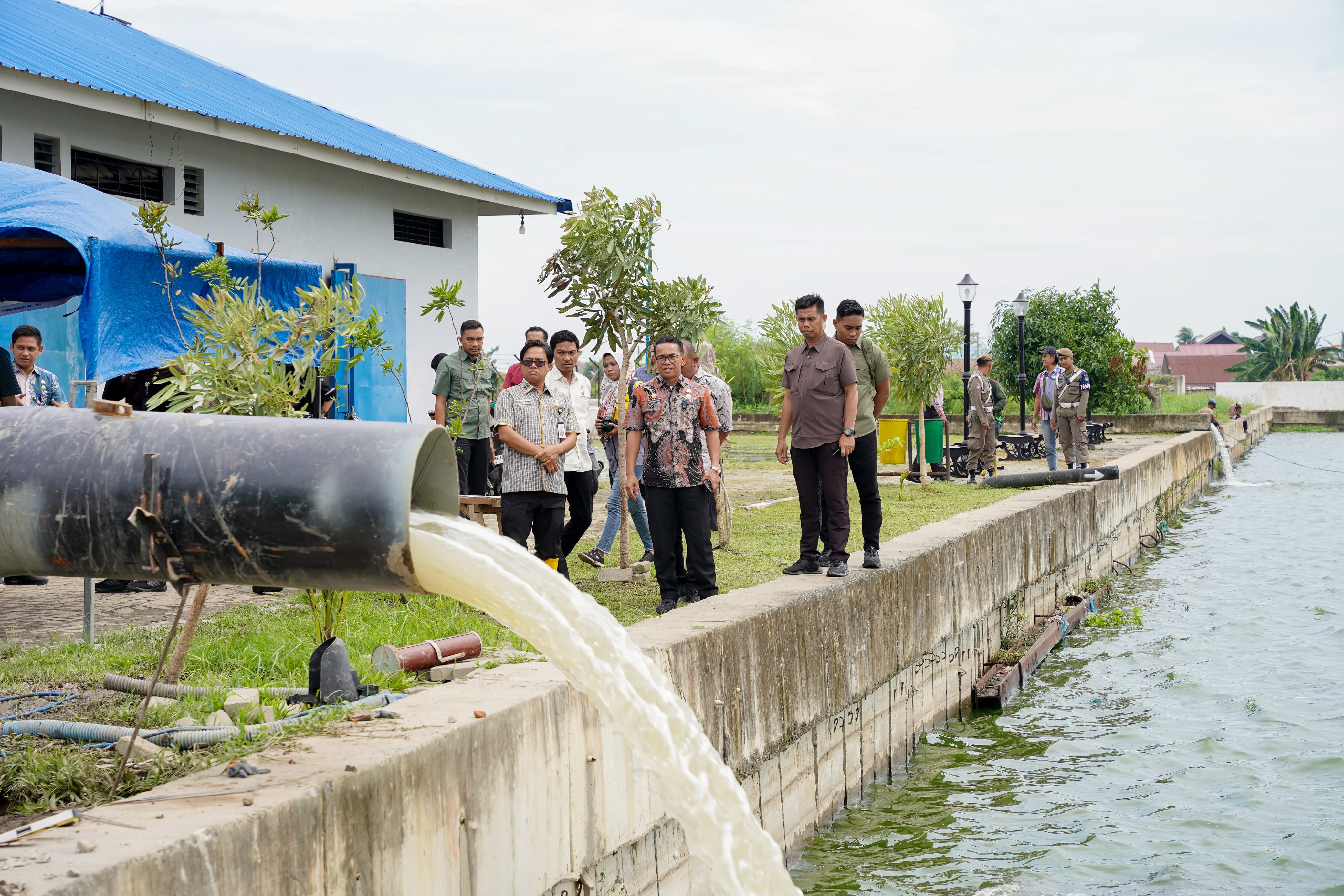 Zakiyuddin Harahap Tindaklanjuti Laporan Masyarakat, Tinjau Kolam Retensi Martubung dan Pastikan Pompa Baru Beroperasi Atasi Genangan Air